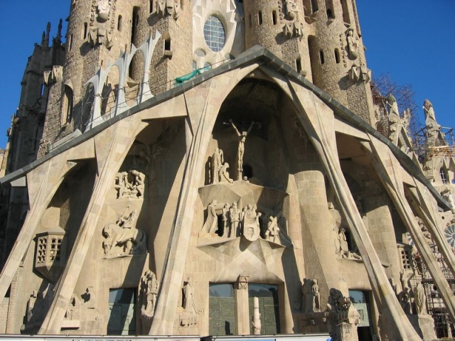 worldtrip-7b-spain-gaudi_22